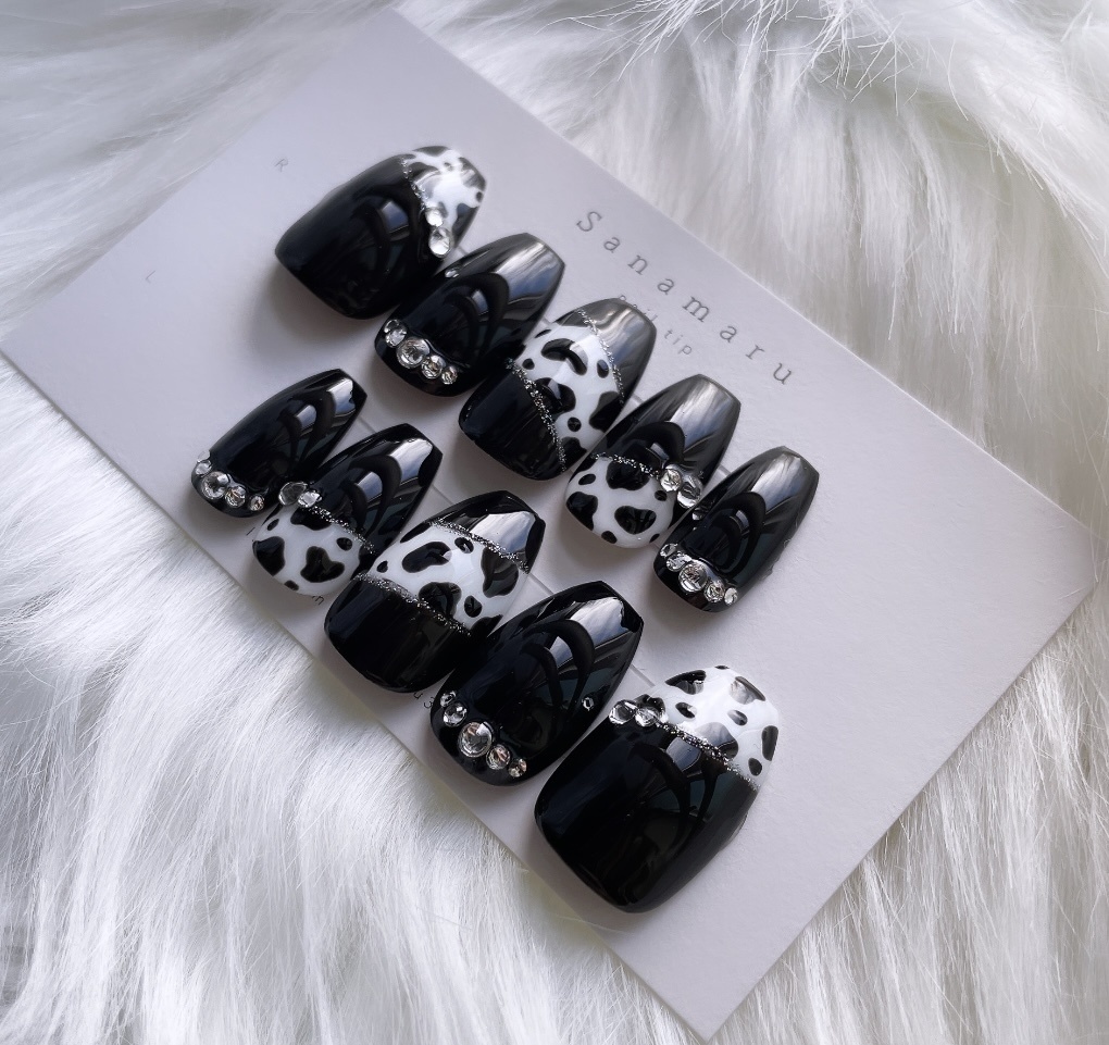 【現品】 94 ネイルチップ 牛柄ネイル ダルメシアン柄ネイル アニマル柄ネイル ブラック ホワイト シルバー ラメ バイカラー