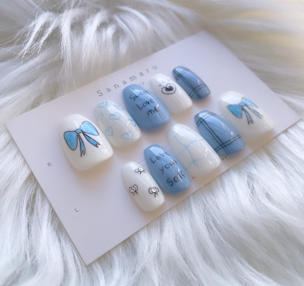 【現品】 100 ネイルチップ 落書きネイル チェック柄 リボン ハート つやんネイル ブルー ホワイト 流行りネイル 流行ネイル 韓国ネイル