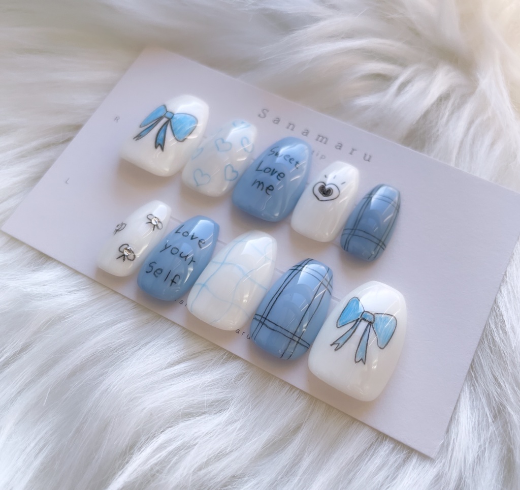【現品】 100 ネイルチップ 落書きネイル チェック柄 リボン ハート つやんネイル ブルー ホワイト 流行りネイル 流行ネイル 韓国ネイル