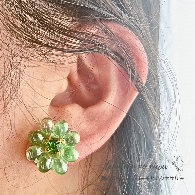 オレンジ×グリーン 花のピアス No.2 | tefutefu no niwa BOOTH店