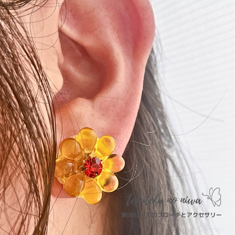 オレンジ×グリーン 花のピアス No.2 | tefutefu no niwa BOOTH店