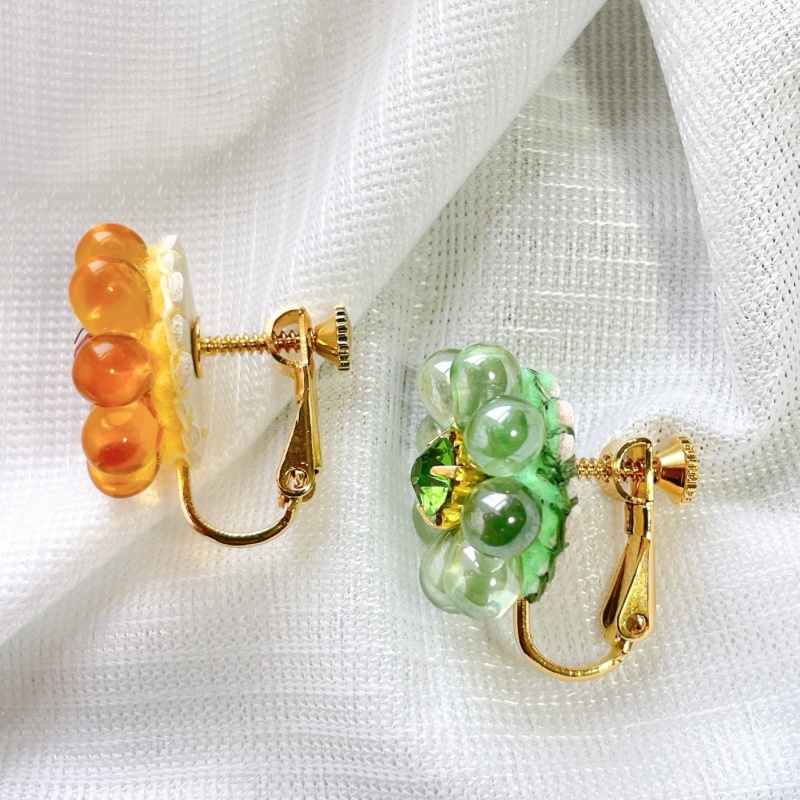 オレンジ×グリーン 花のイヤリング No.5 | tefutefu no niwa BOOTH店