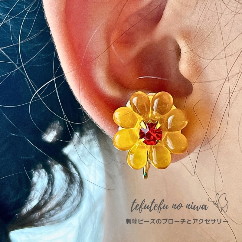 オレンジ×グリーン 花のイヤリング No.5 | tefutefu no niwa BOOTH店