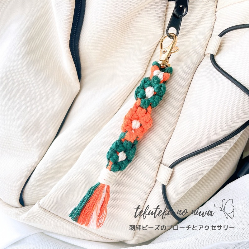 【グリーン】マクラメ花のキーホルダー No.11| tefutefu no niwa BOOTH店