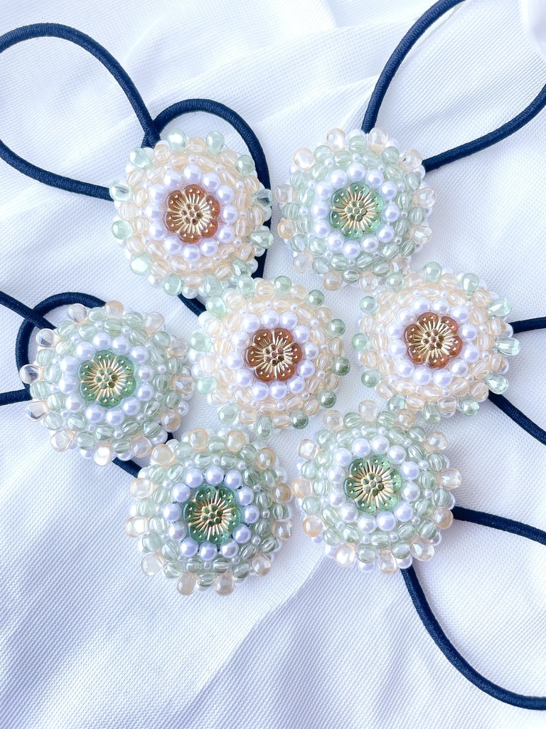 【グリーン】チェコビーズフラワーヘアゴム No. 15 | tefutefu no niwa BOOTH店