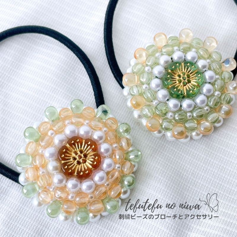 【グリーン】チェコビーズフラワーヘアゴム No. 15 | tefutefu no niwa BOOTH店