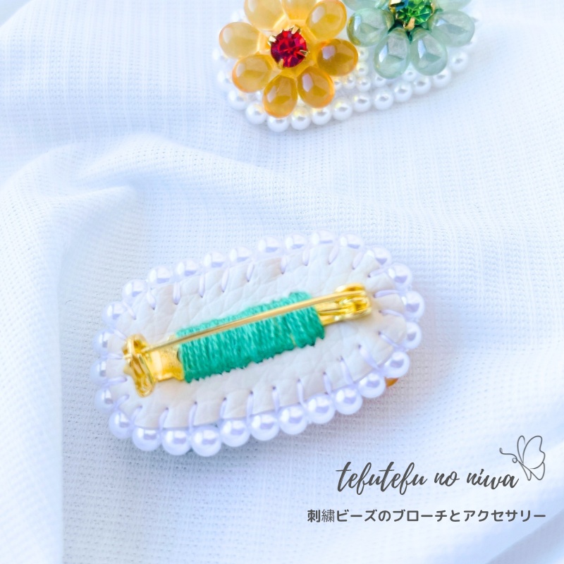 オレンジ×グリーン 花のブローチ No.20 | tefutefu no niwa BOOTH店