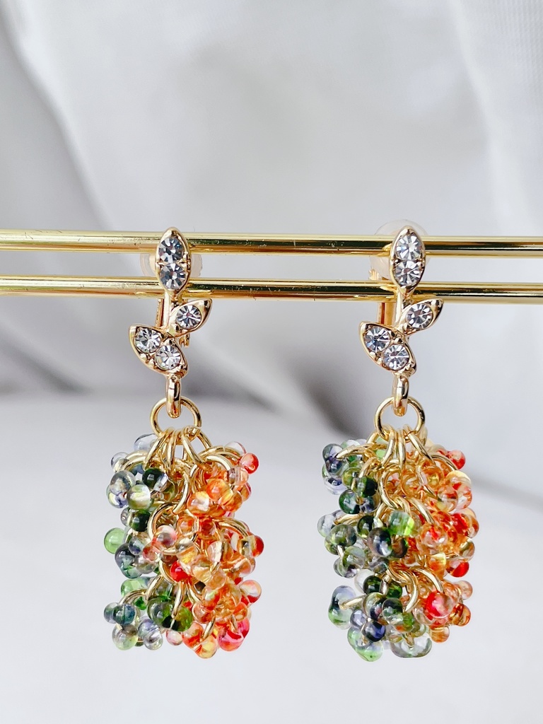 【イヤリング】じゃらじゃらビーズの耳飾り  No.23 | tefutefu no niwa BOOTH店