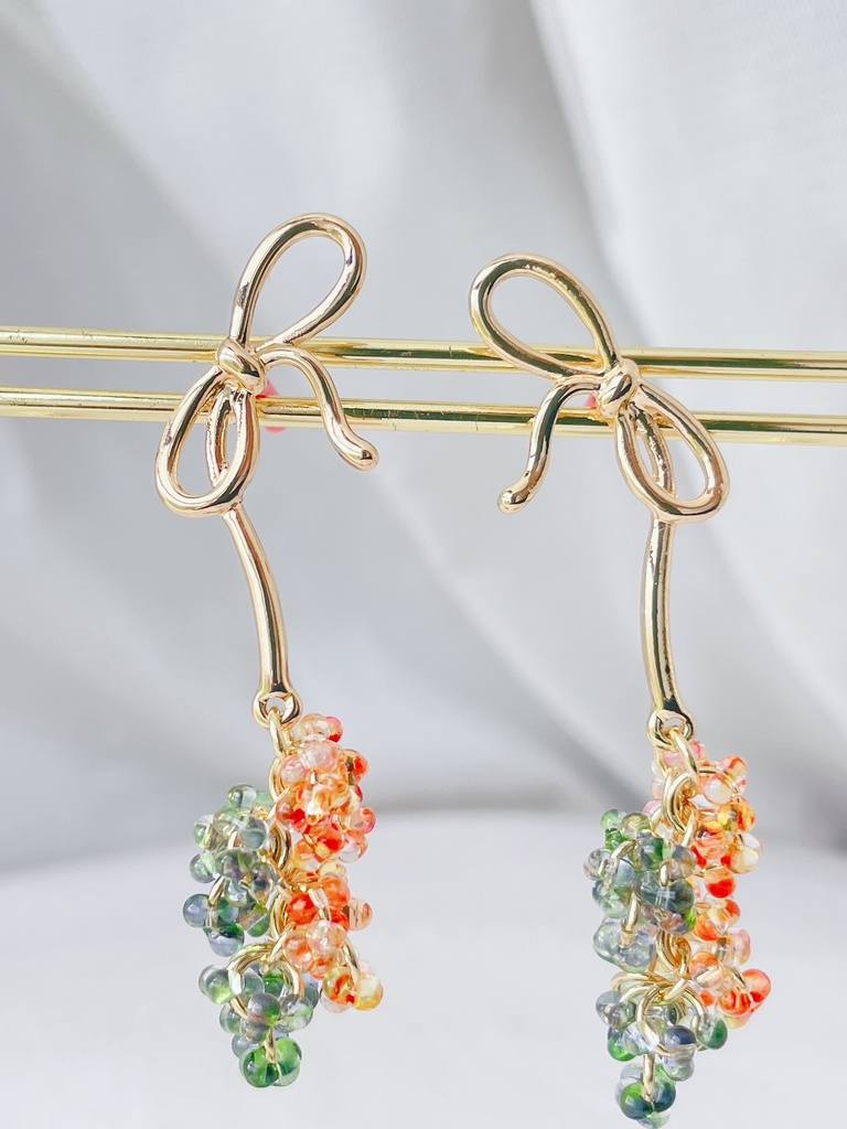 【ピアス】リボンとビーズの耳飾り No.24 | tefutefu no niwa BOOTH店