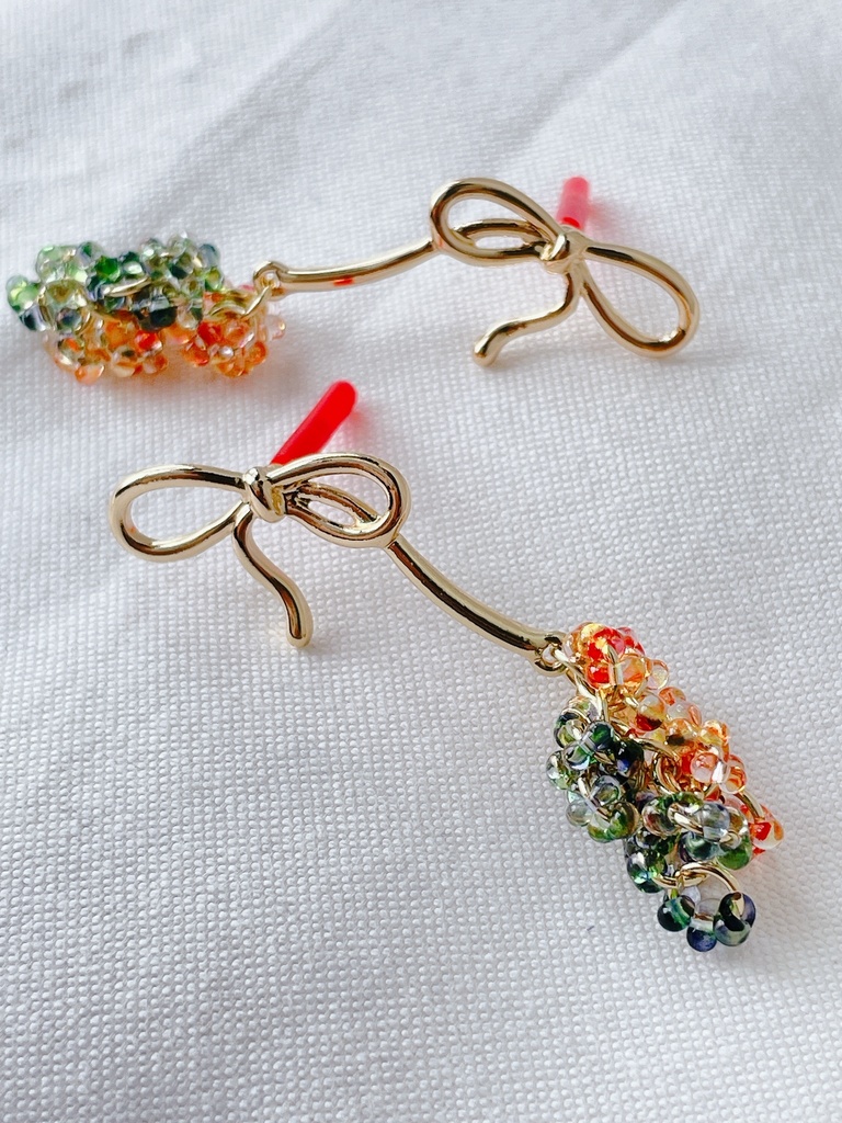 【ピアス】リボンとビーズの耳飾り No.24 | tefutefu no niwa BOOTH店