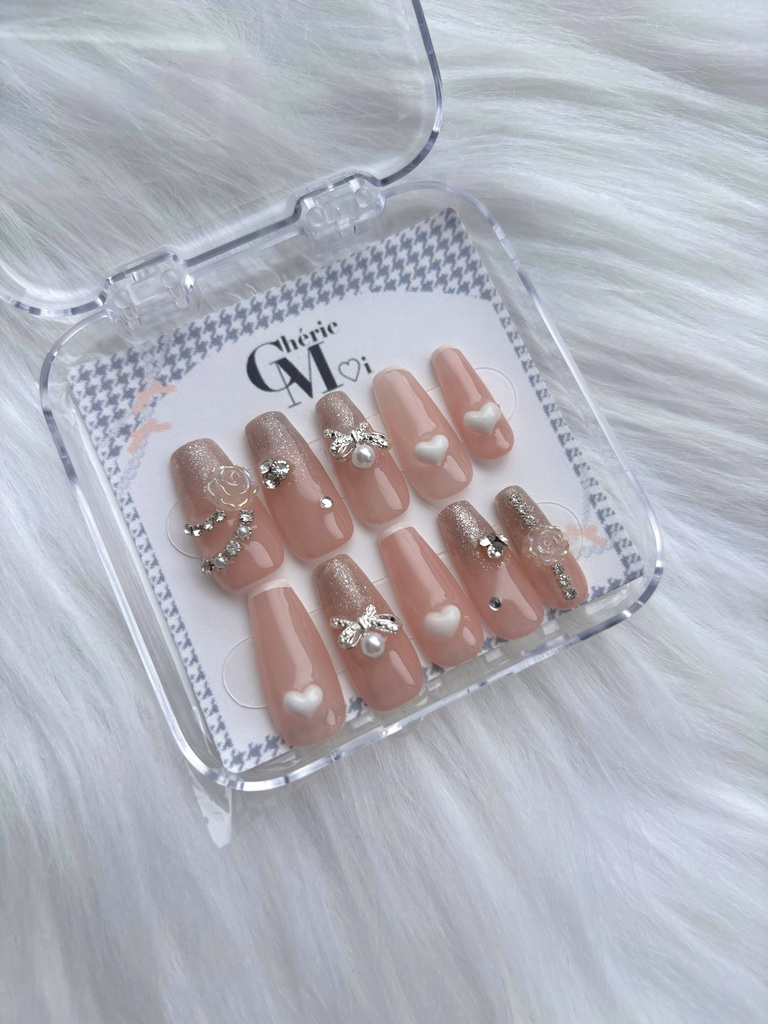 コーラルピンク系シンプルネイル