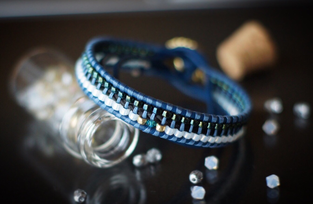 馬の尻尾とシードビーズのブレスレット