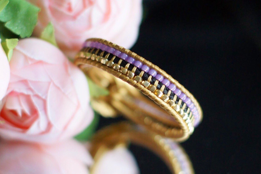 馬の尻尾とシードビーズのブレスレット