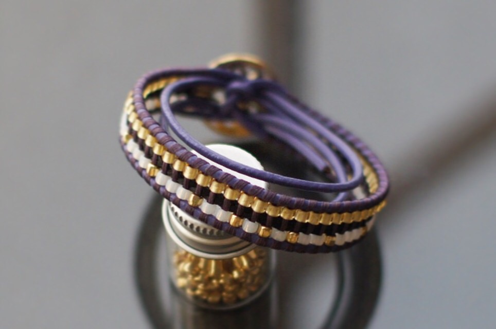 馬の尻尾とシードビーズのブレスレット