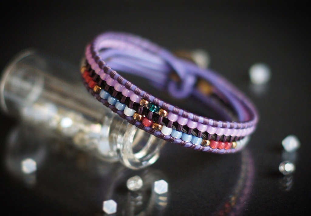 馬の尻尾とシードビーズのブレスレット