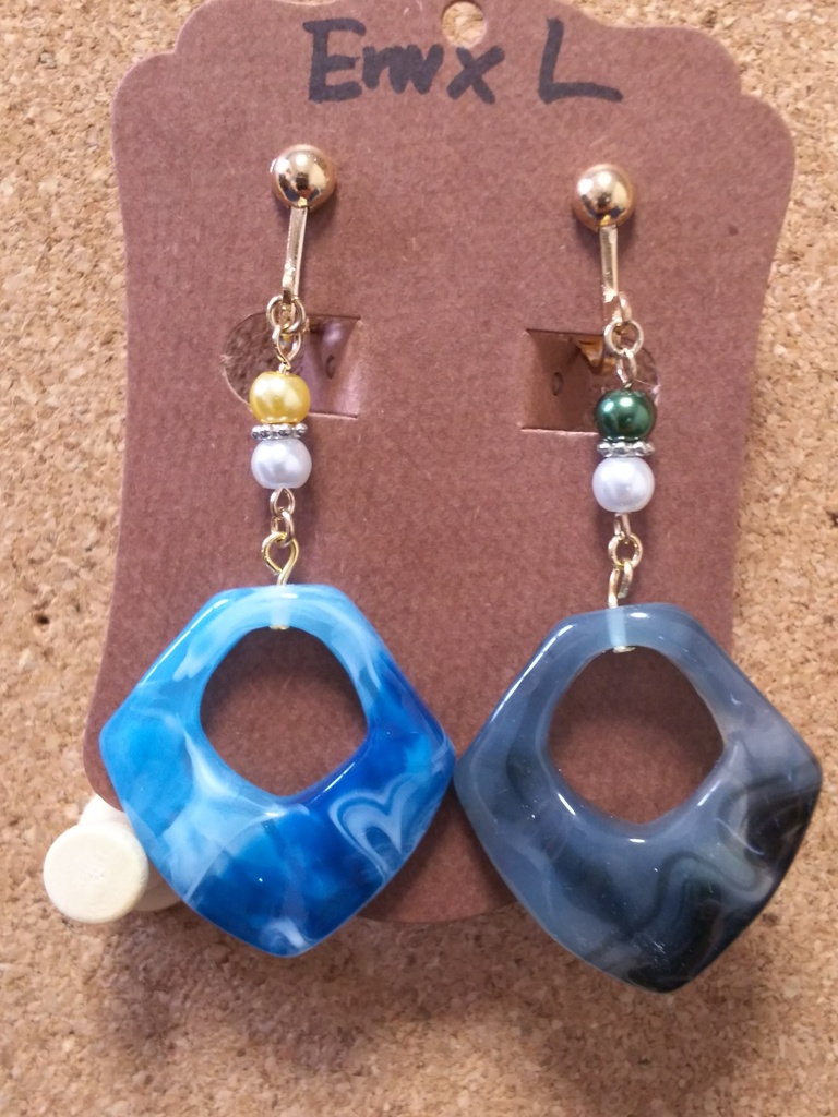 進撃の巨人 エルヴィン リヴァイ Cpイヤリング Matsuvaron Booth