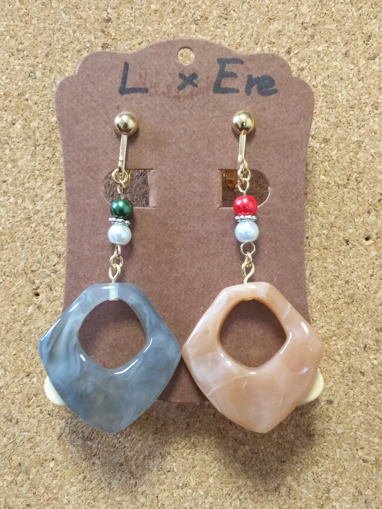 進撃の巨人 リヴァイ エレン Cpイメージイヤリング Matsuvaron Booth