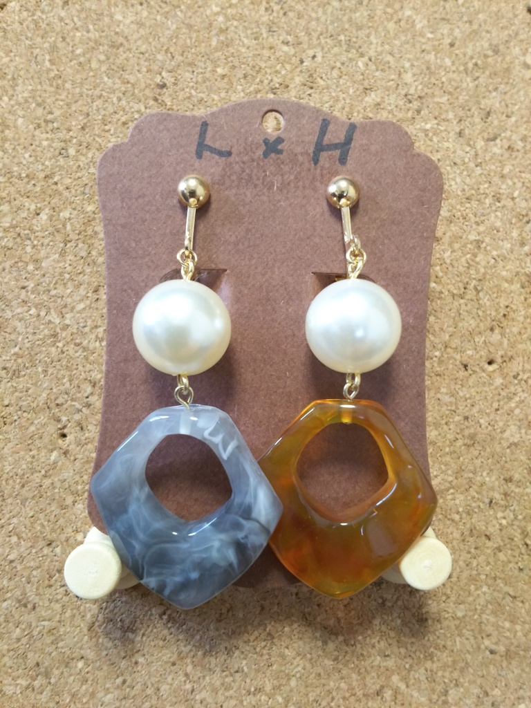 進撃の巨人 リヴァイ ハンジ Cpイヤリング Matsuvaron Booth