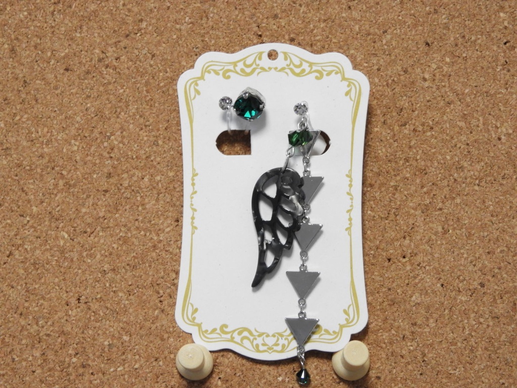 進撃の巨人 リヴァイ ノンホールピアス Matsuvaron Booth