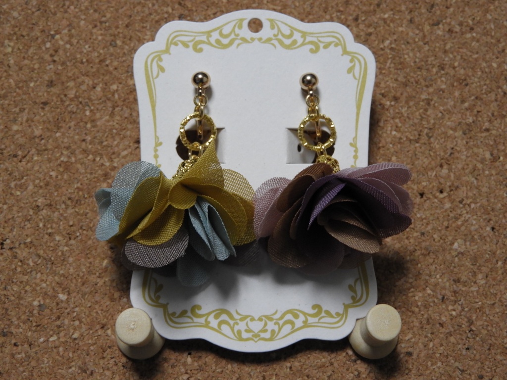 進撃の巨人　モブリット×ハンジ　イヤリング