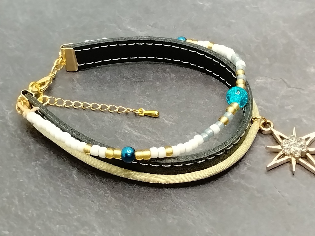 進撃の巨人 アニ マーレ 女型の巨人 ブレスレット