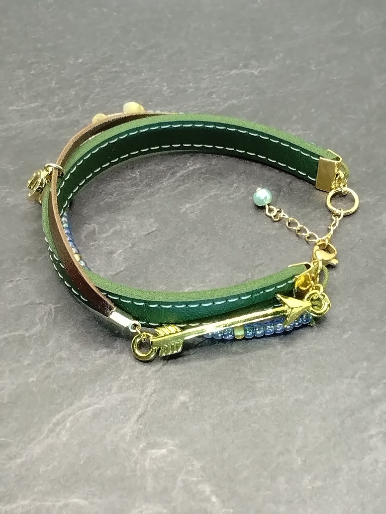 進撃の巨人 エルヴィン ブレスレット