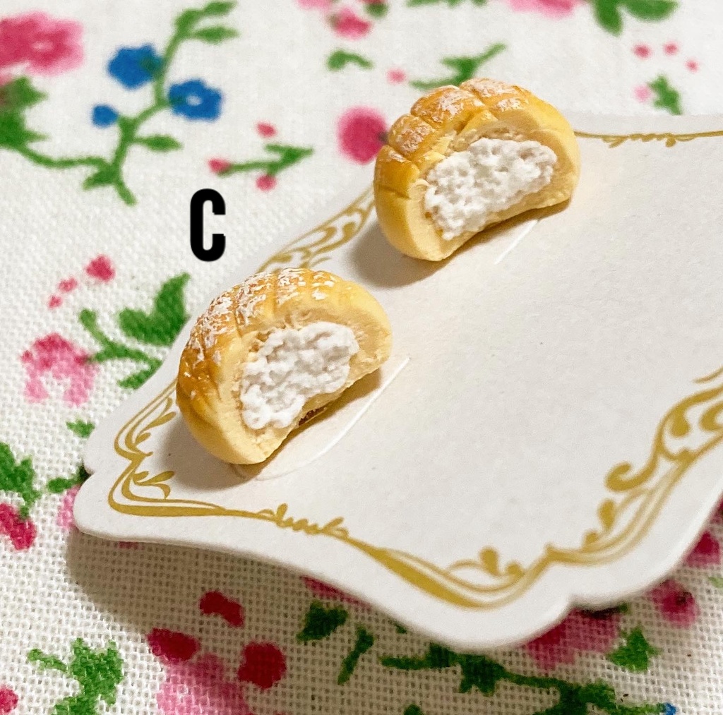 ミニパンピアス