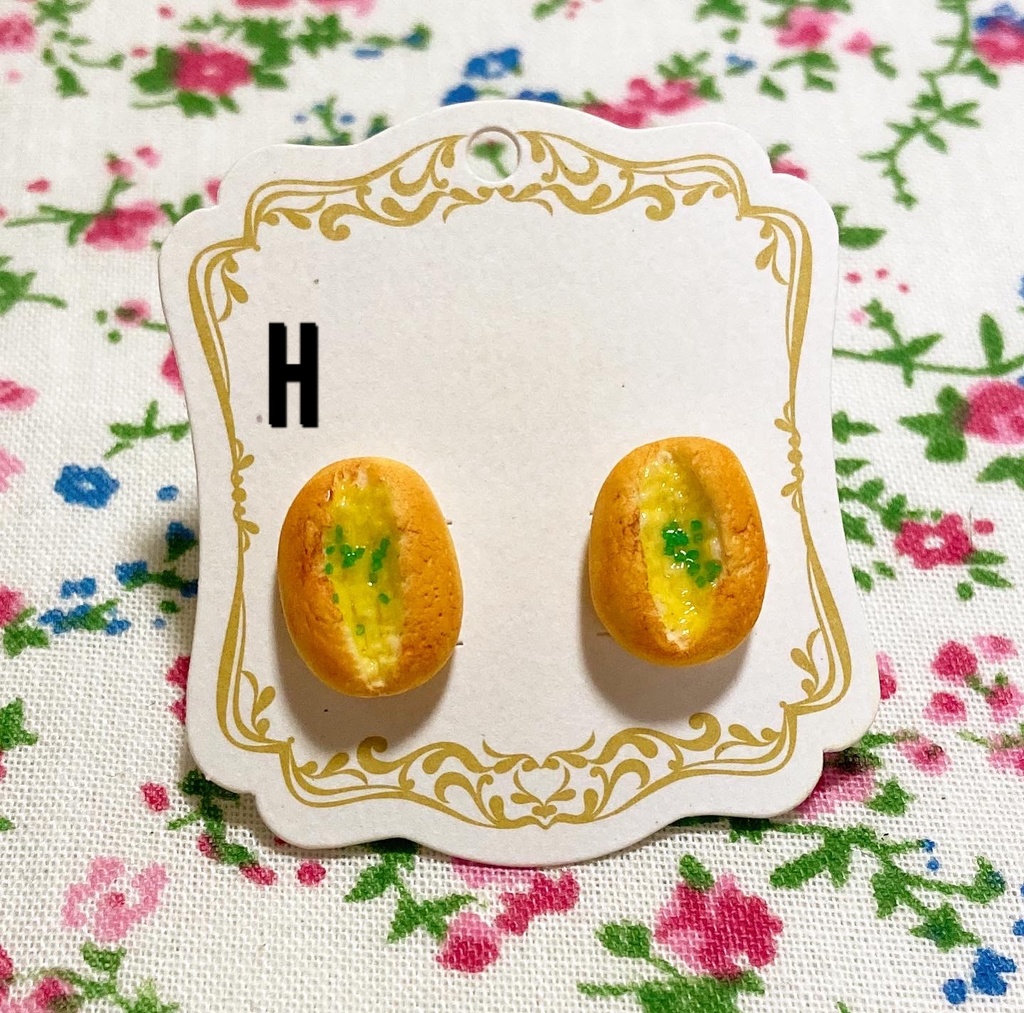 ミニパンピアス