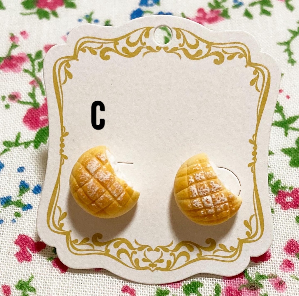 ミニパンピアス