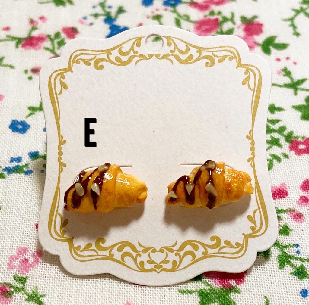 ミニパンピアス