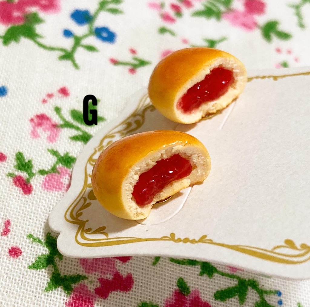 ミニパンピアス