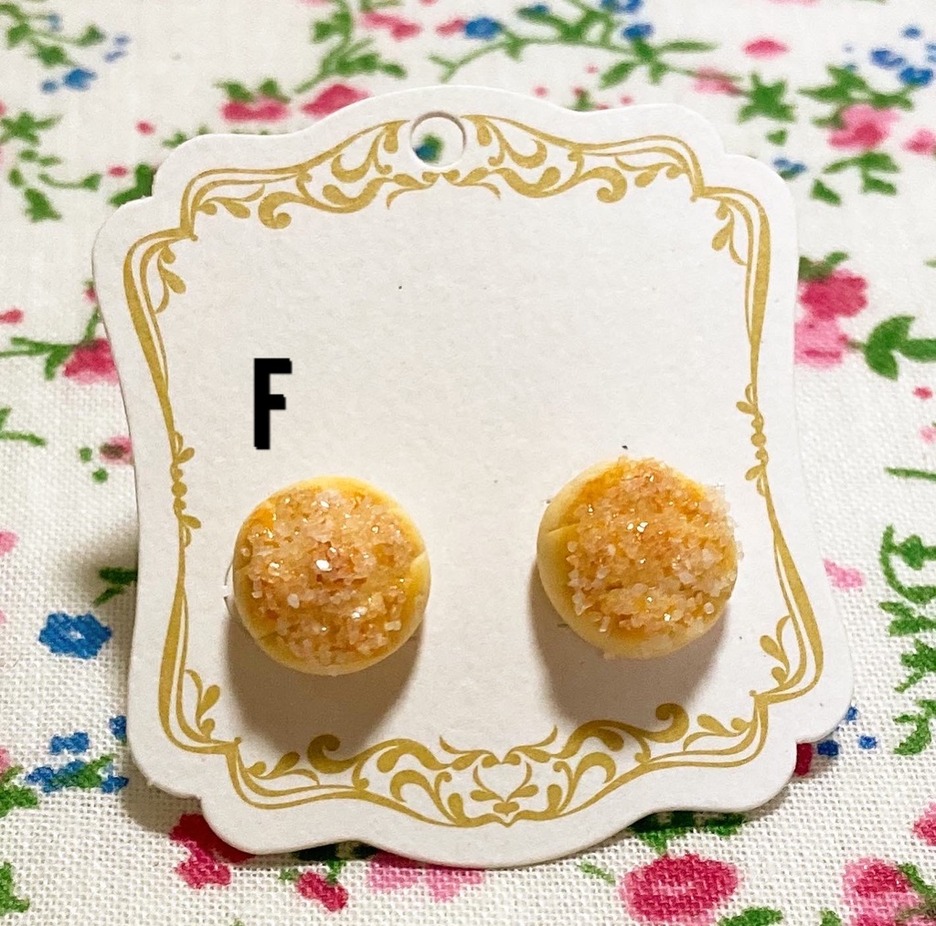 ミニパンピアス