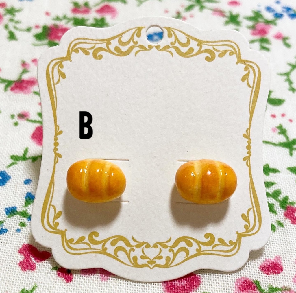 ミニパンピアス