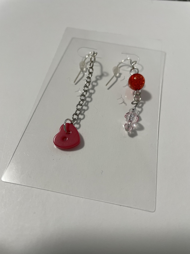 ボタンピアス(赤)