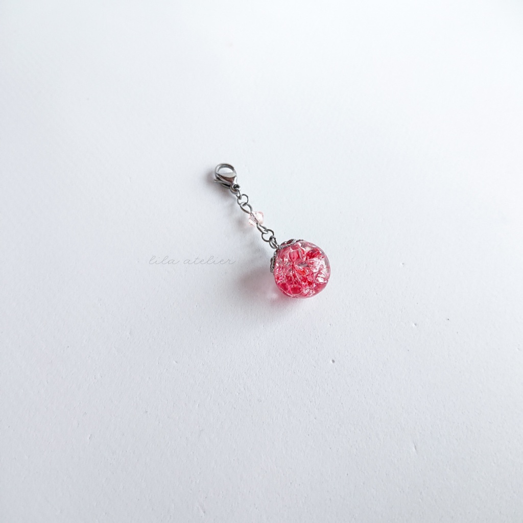 かすみ珠【紅】チャーム(金属アレルギー対応)