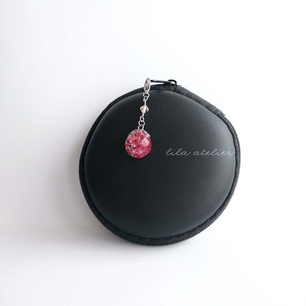 かすみ珠【紅】チャーム(金属アレルギー対応)