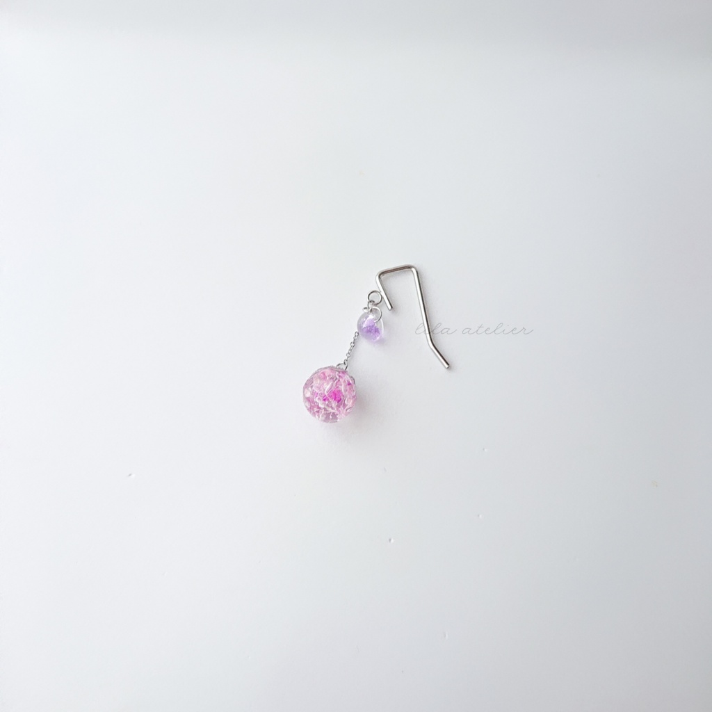 かすみ珠【紫】ポニーフック(金属アレルギー対応)