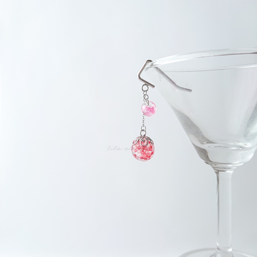 かすみ珠【紅】ポニーフック(金属アレルギー対応)