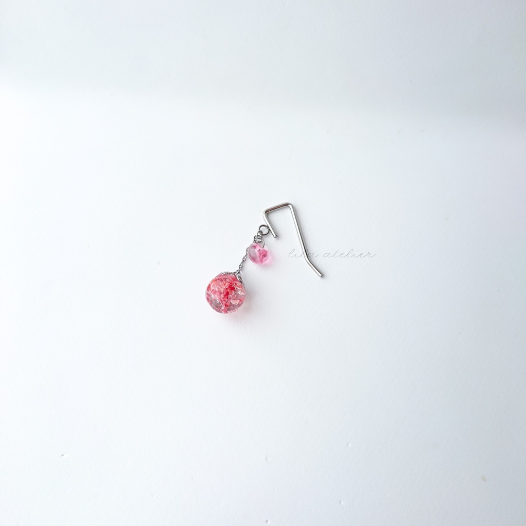 かすみ珠【紅】ポニーフック(金属アレルギー対応)