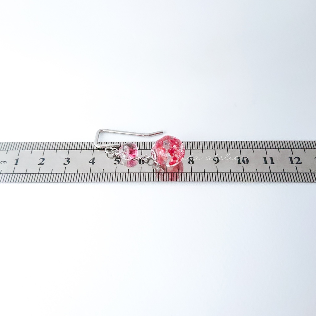 かすみ珠【紅】ポニーフック(金属アレルギー対応)