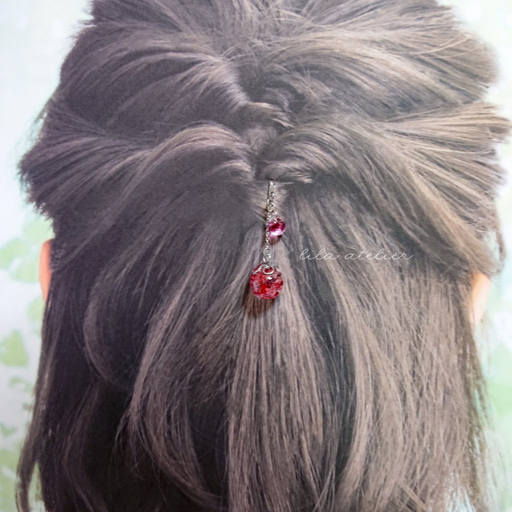 かすみ珠【紅】ポニーフック(金属アレルギー対応)