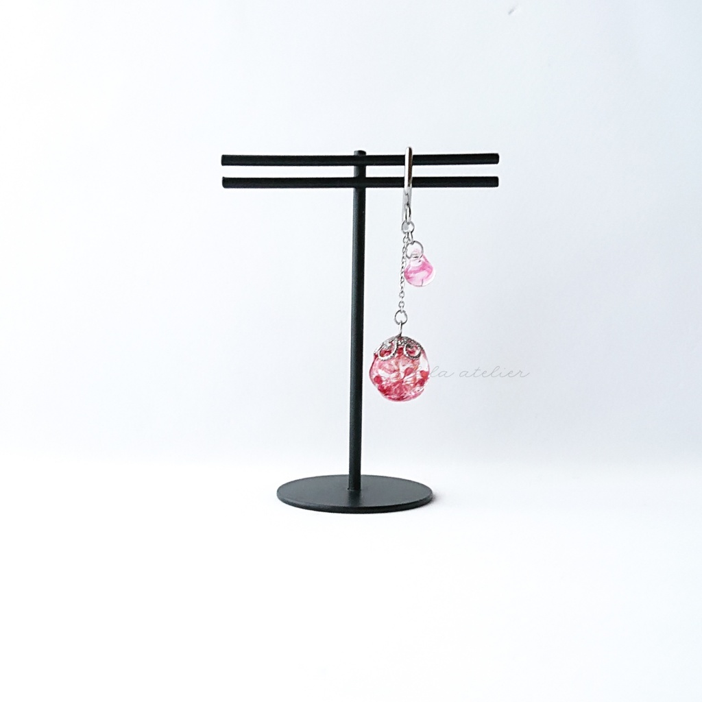 かすみ珠【紅】ポニーフック(金属アレルギー対応)