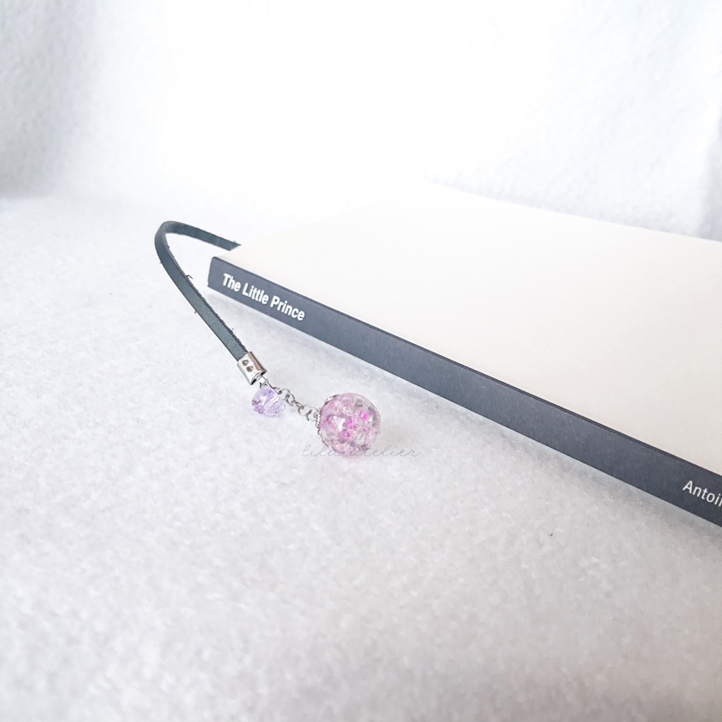 かすみ珠【紫】革紐ブックマーカー(金属アレルギー対応)