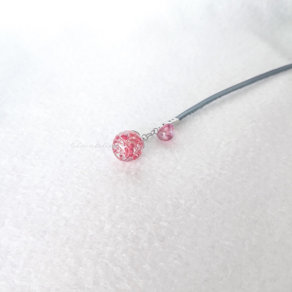 かすみ珠【紅】革紐ブックマーカー(金属アレルギー対応)