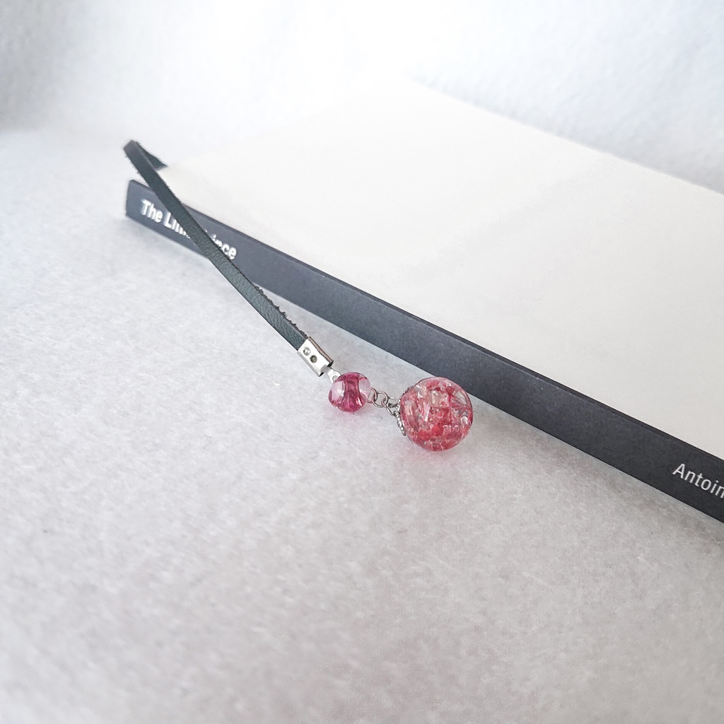 かすみ珠【紅】革紐ブックマーカー(金属アレルギー対応)