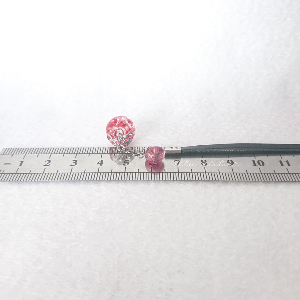 かすみ珠【紅】革紐ブックマーカー(金属アレルギー対応)