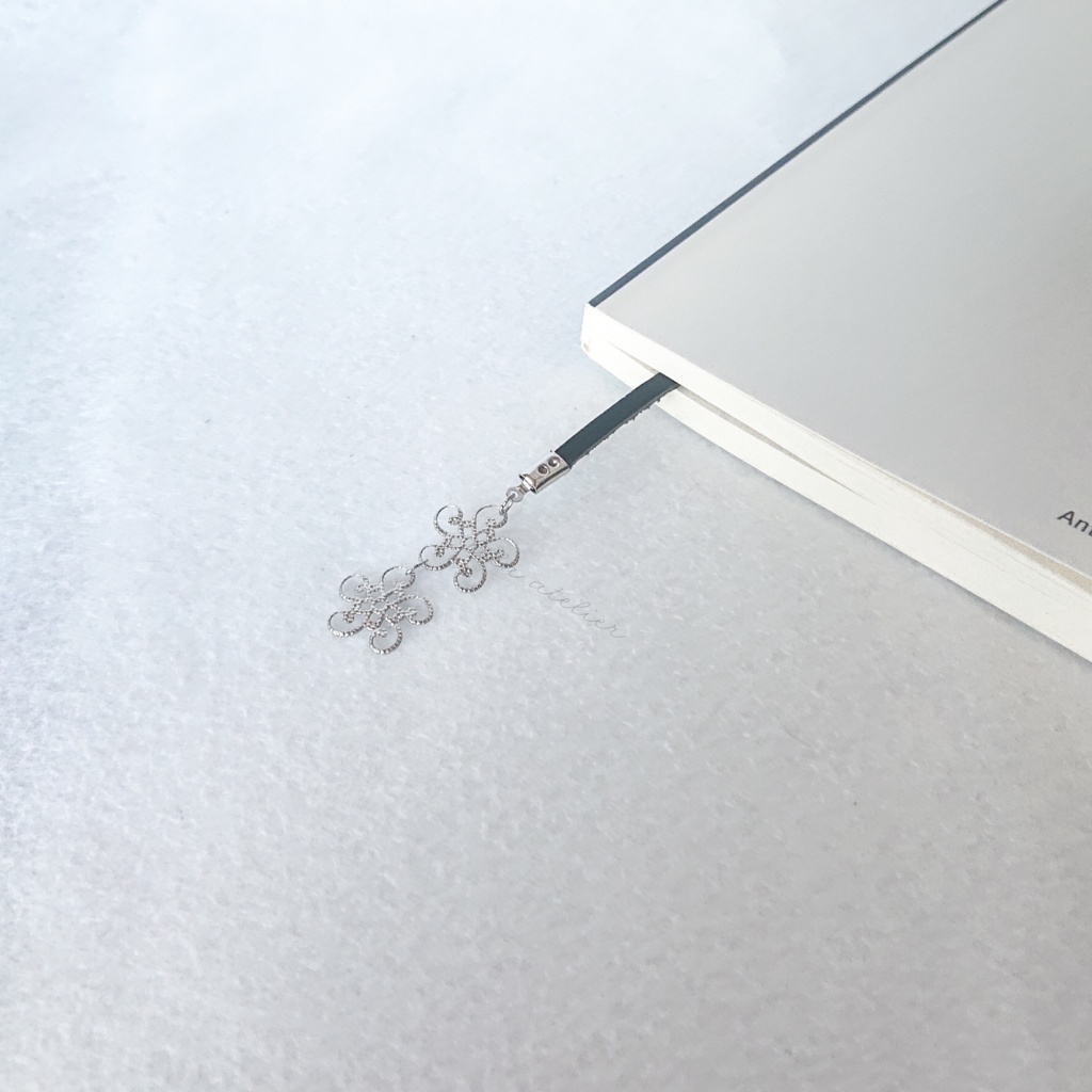 かすみ珠【紅】革紐ブックマーカー(金属アレルギー対応)