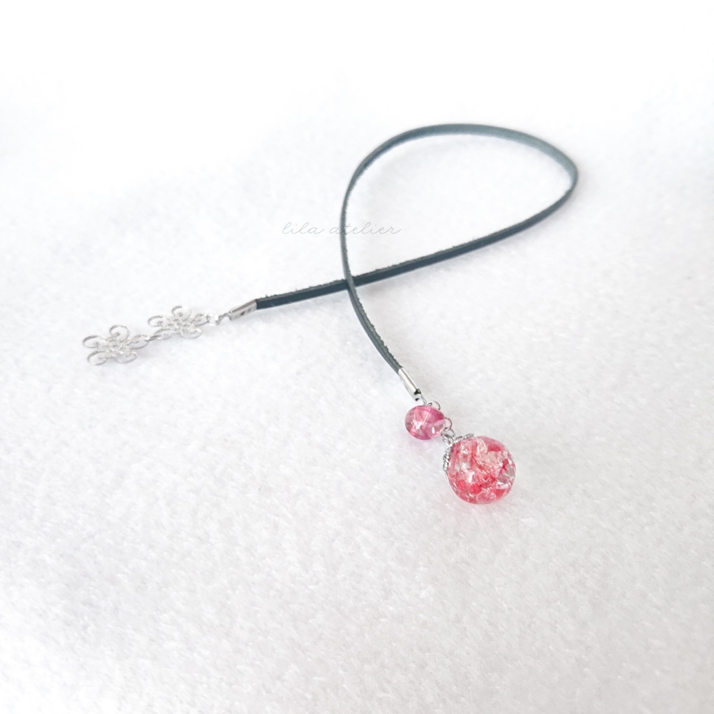 かすみ珠【紅】革紐ブックマーカー(金属アレルギー対応)