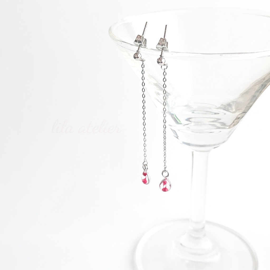 かすみ雫【紅】ロングチェーンピアス/イヤリング(金属アレルギー対応)