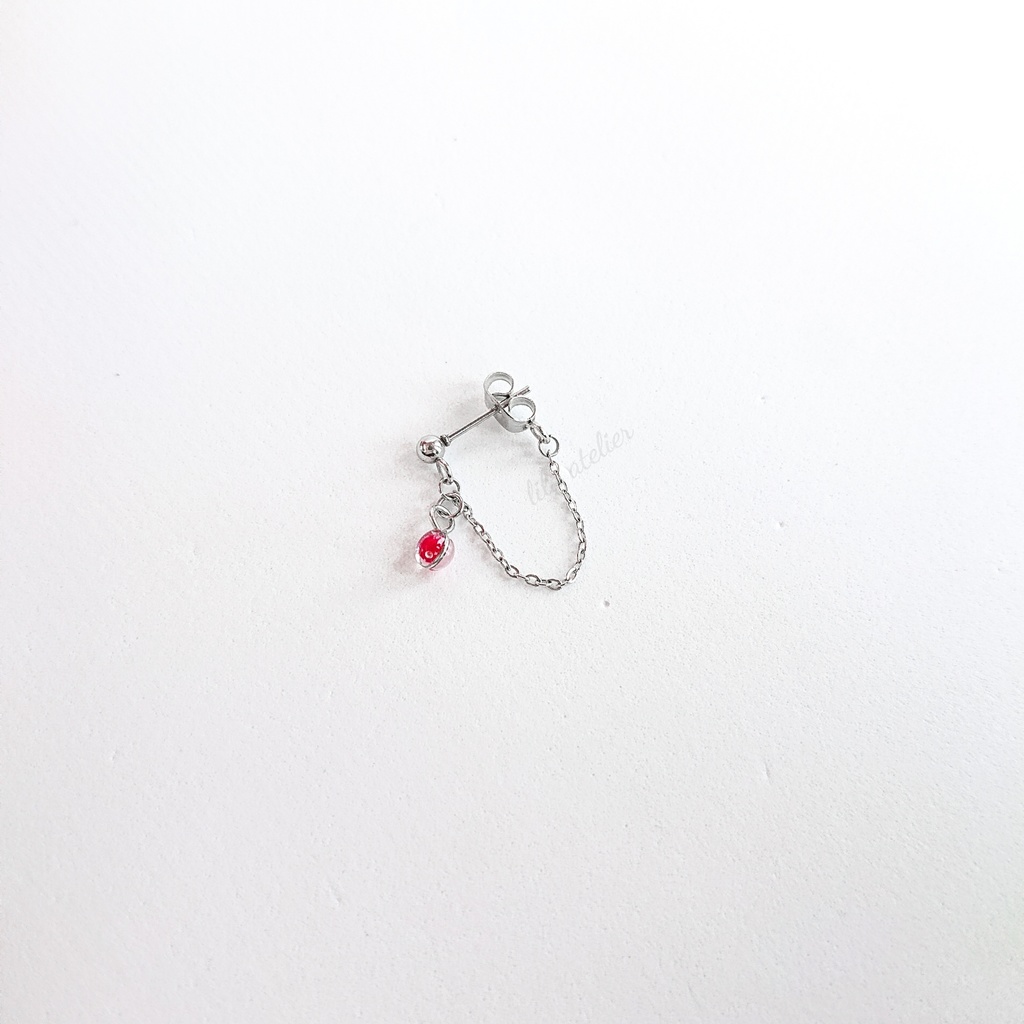 《片耳用》かすみ粒【紅】チェーンピアス(金属アレルギー対応)